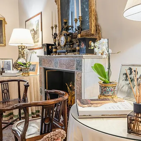 Plum Guide - Trajan's Chambers Apartman