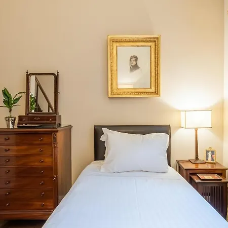 Apartman Plum Guide - Trajan's Chambers